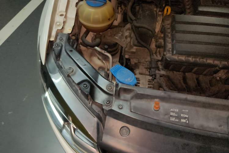 Used Volkswagen Polo 2014 1.6L Automatic Luxury Edition Engine Bay Right