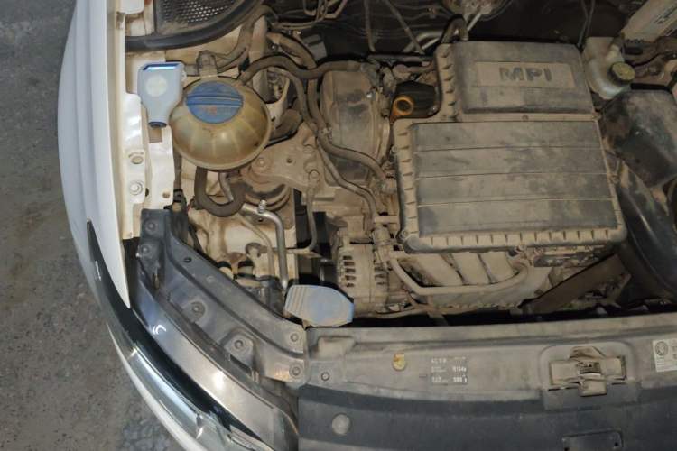 Used Volkswagen Polo 2014 1.6L Manual Comfort Edition Engine Bay Right