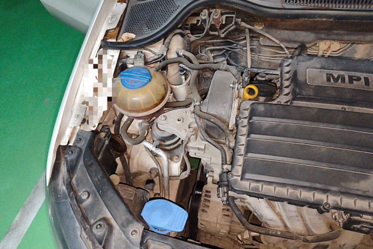 Used Volkswagen Polo 2014 1.6L Automatic Comfort Edition Engine Bay Right