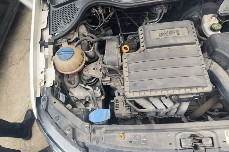 Used Volkswagen Polo 2014 1.6L Automatic Comfort Edition Engine Bay Right