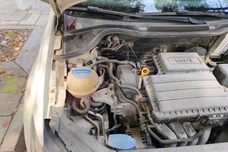 Used Volkswagen Polo 2014 1.6L Automatic Comfort Edition Engine Bay Right