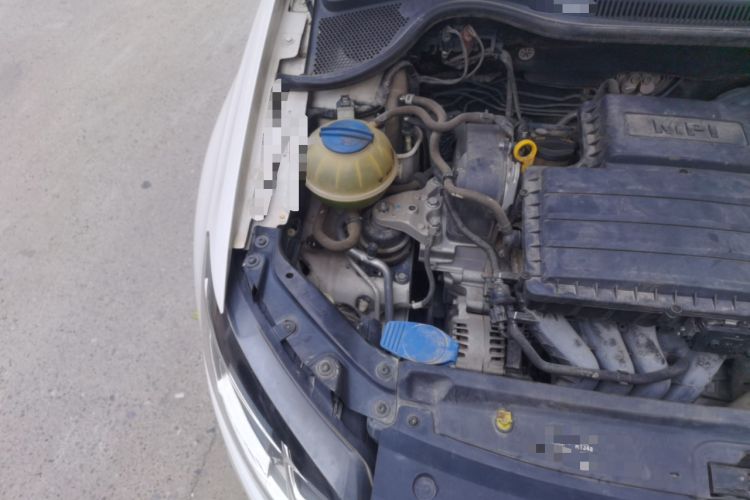 Used Volkswagen Polo 2014 1.6L Automatic Comfort Edition Engine Bay Right