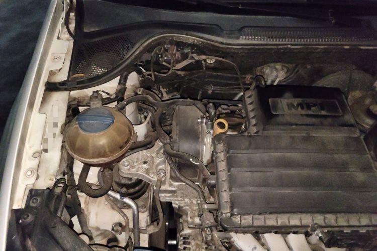 Used Volkswagen Polo 2014 1.6L Automatic Comfort Edition Engine Bay Right