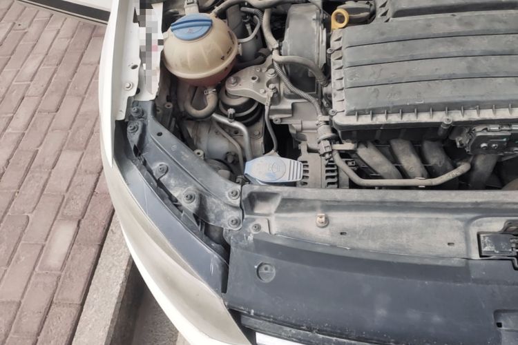 Used Volkswagen Polo 2014 1.4L Manual Fashion Edition Engine Bay Right