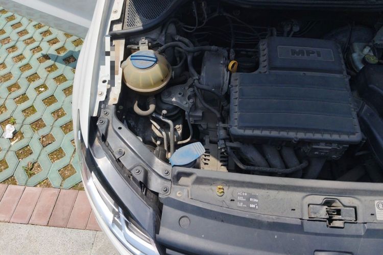 Used Volkswagen Polo 2014 1.6L Automatic Comfort Edition Engine Bay Right