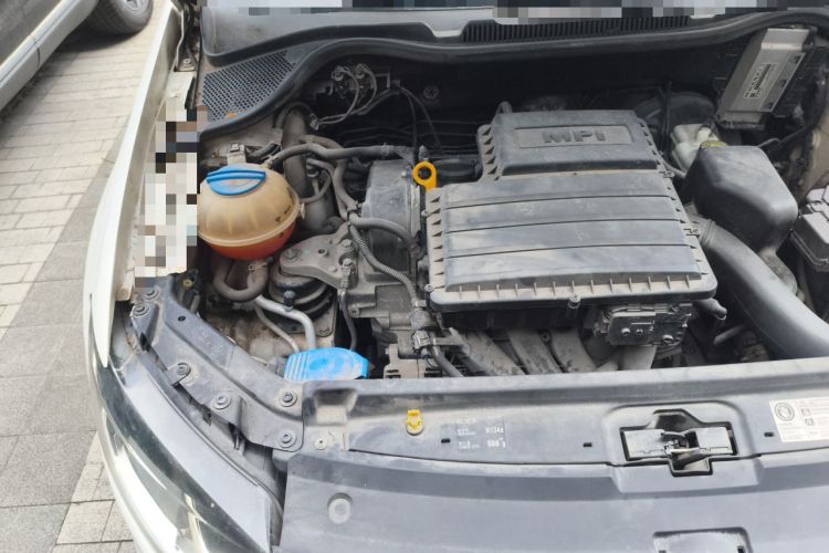 Used Volkswagen Polo 2014 1.6L Automatic Comfort Edition Engine Bay Right