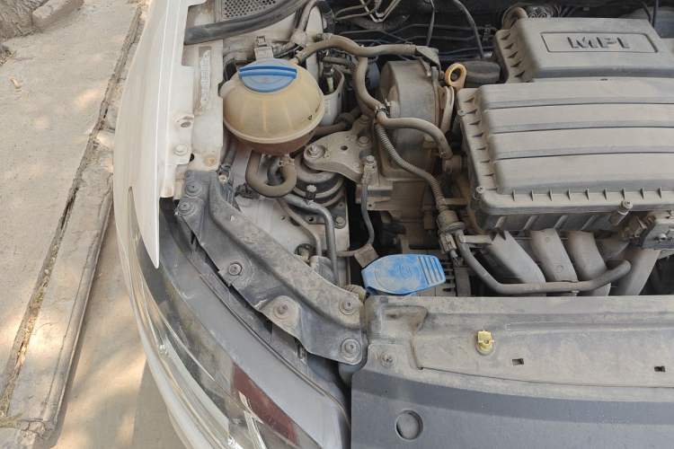 Used Volkswagen Polo 2014 1.4L Automatic Comfort Edition Engine Bay Right