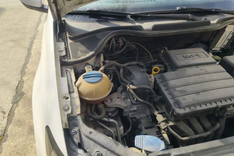 Used Volkswagen Polo 2014 1.4L Manual Fashion Edition Engine Bay Right