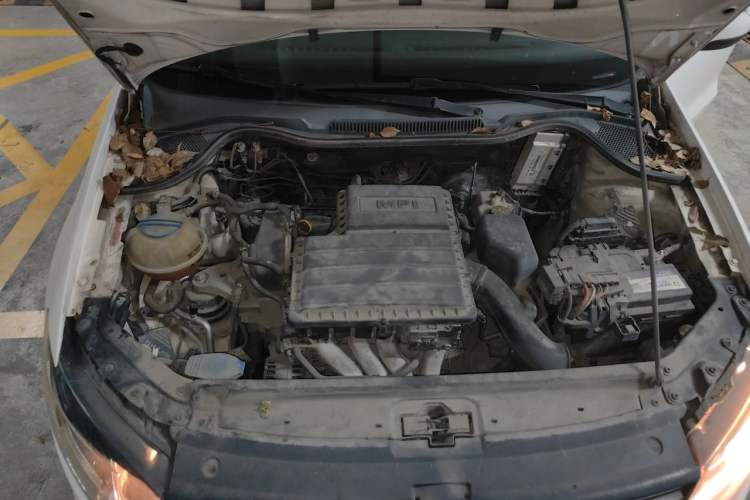 Used Volkswagen Polo 2014 1.6L Automatic Comfort Edition Engine Bay Right