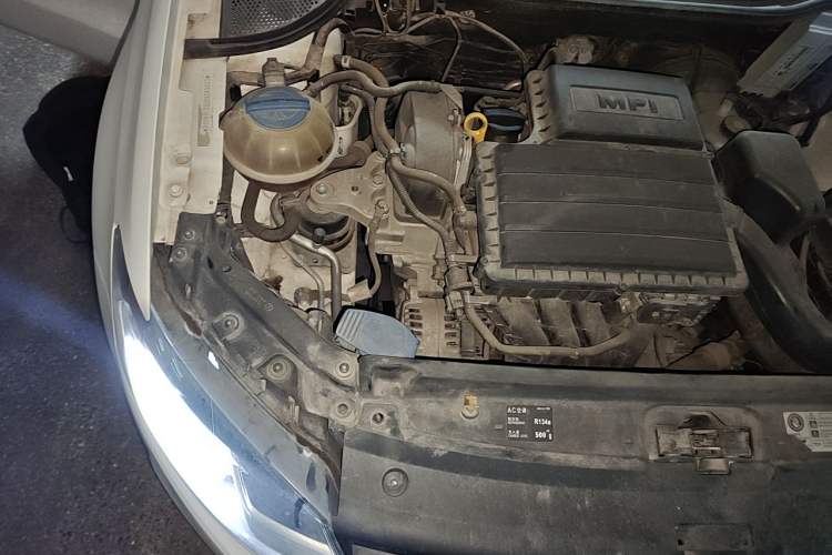 Used Volkswagen Polo 2014 1.4L Manual Fashion Edition Engine Bay Right