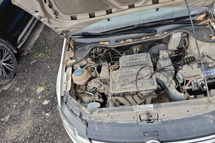 Used Volkswagen Polo 2014 1.6L Automatic Luxury Edition Engine Bay Right