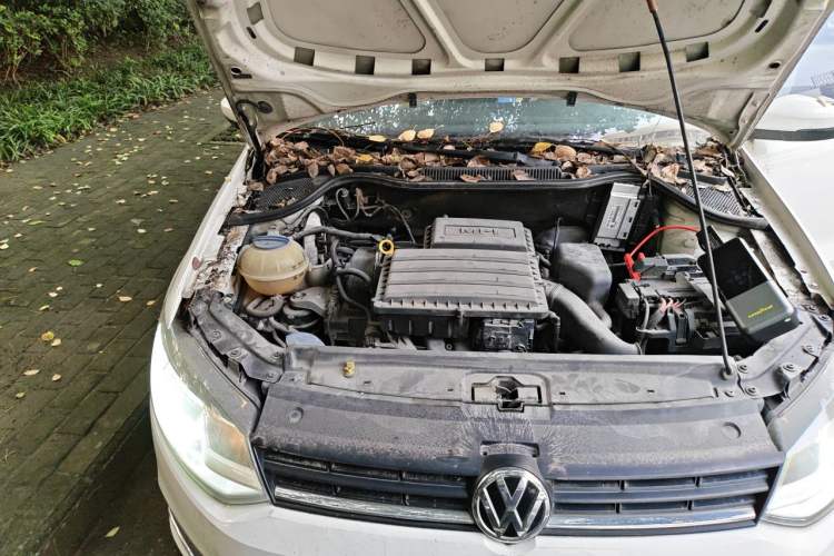 Used Volkswagen Polo 2014 1.6L Automatic Comfort Edition Engine Bay Right
