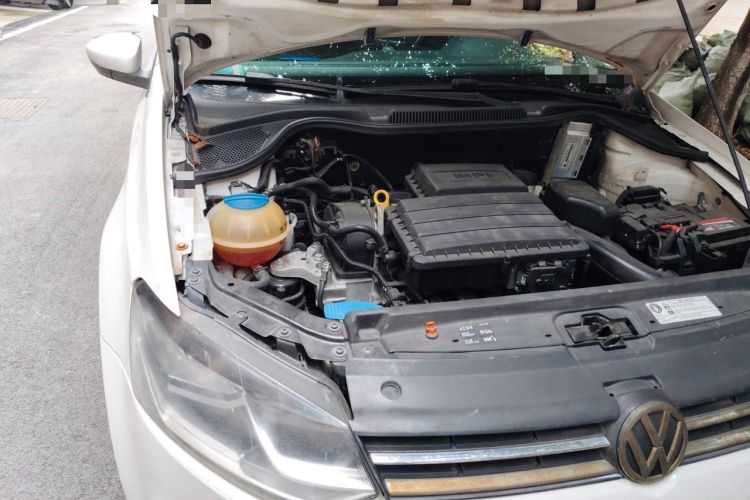 Used Volkswagen Polo 2014 1.6L Automatic Luxury Edition Engine Bay Right