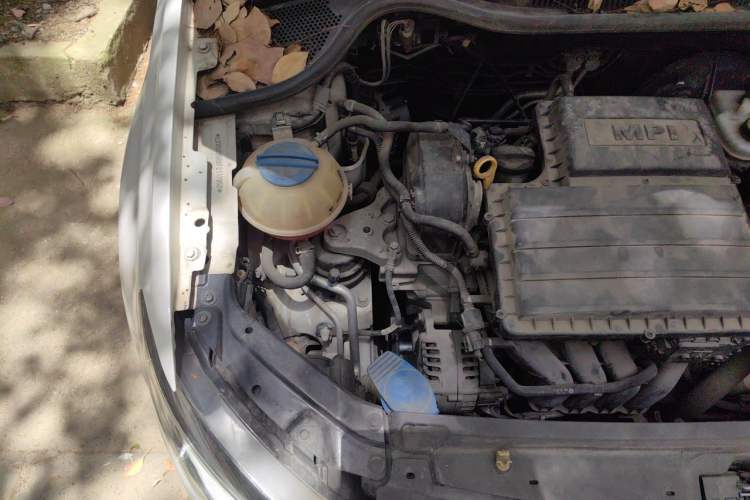 Used Volkswagen Polo 2014 1.6L Automatic Comfort Edition Engine Bay Right