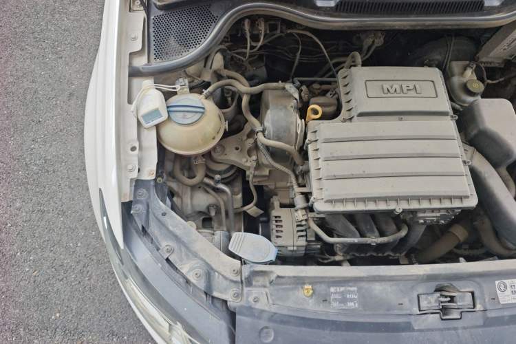 Used Volkswagen Polo 2014 1.6L Automatic Comfort Edition Engine Bay Right