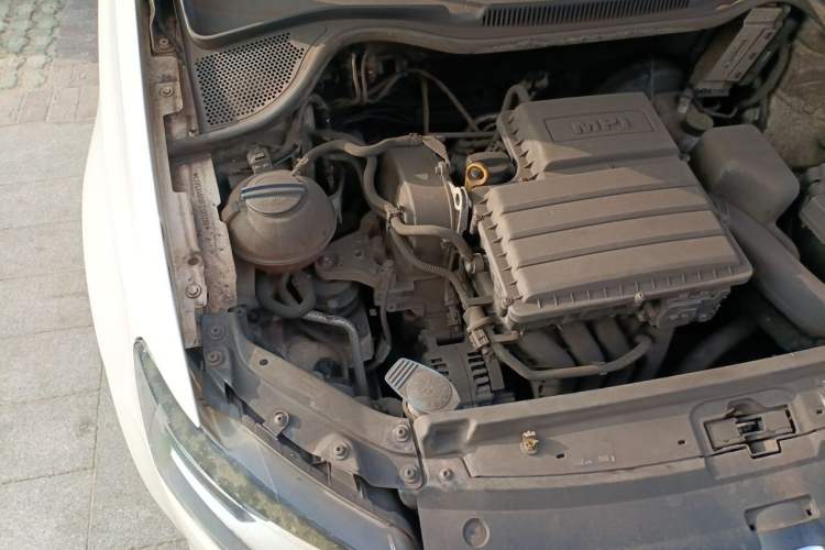 Used Volkswagen Polo 2014 1.4L Manual Fashion Edition Engine Bay Right