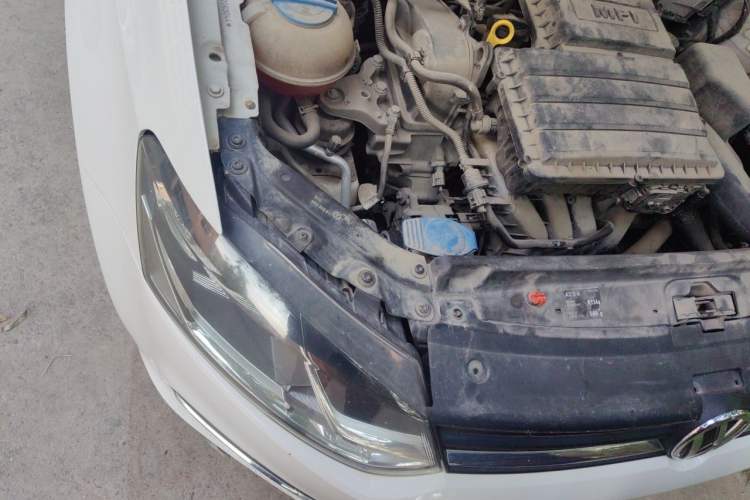 Used Volkswagen Polo 2014 1.6L Automatic Comfort Edition Engine Bay Right
