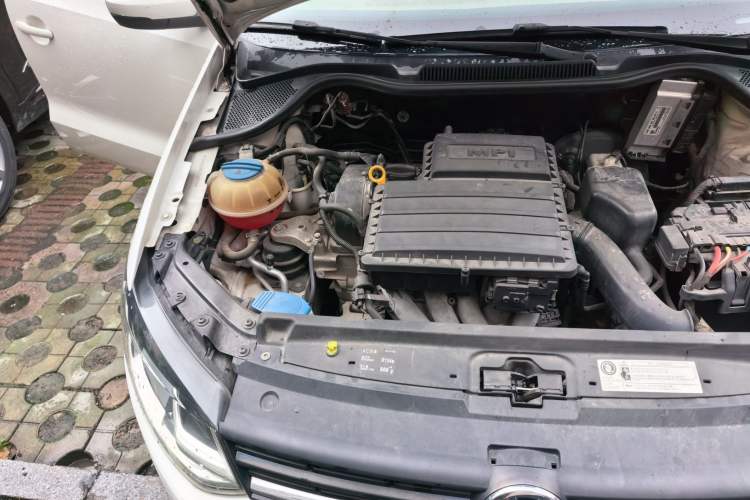 Used Volkswagen Polo 2014 1.6L Automatic Comfort Edition Engine Bay Right