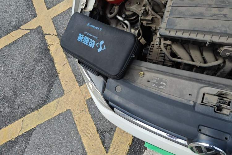 Used Volkswagen Polo 2014 1.4L Automatic Comfort Edition Engine Bay Right