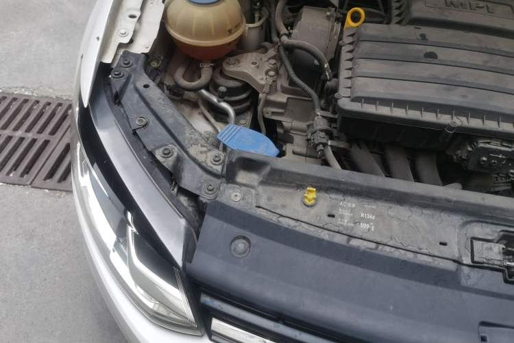 Used Volkswagen Polo 2014 1.4L Automatic Comfort Edition Engine Bay Right