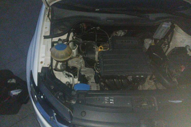 Used Volkswagen Polo 2014 1.4L Automatic Comfort Edition Engine Bay Right
