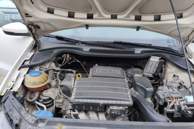 Used Volkswagen Polo 2014 1.4L Manual Fashion Edition Engine Bay Right