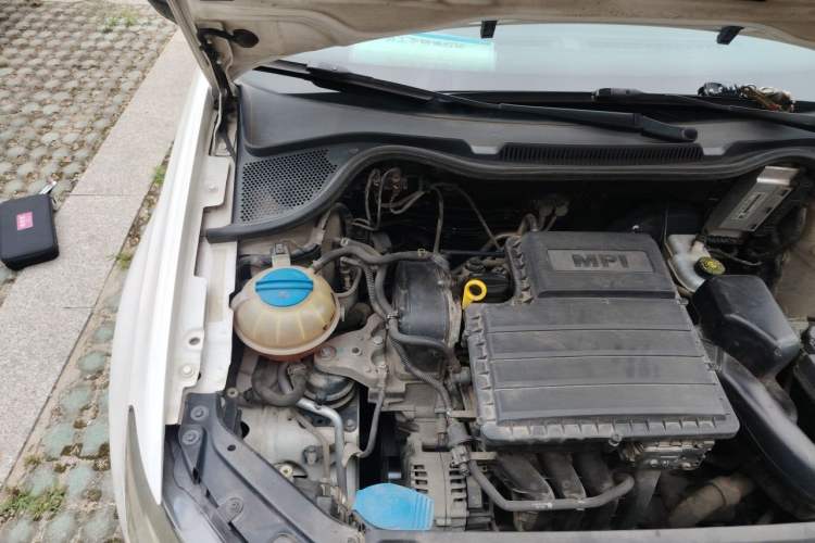 Used Volkswagen Polo 2014 1.4L Manual Fashion Edition Engine Bay Right