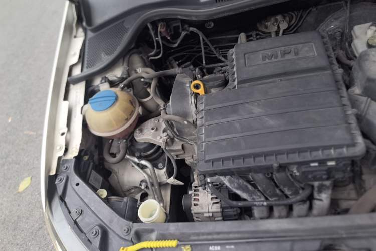 Used Volkswagen Polo 2014 1.6L Automatic Luxury Edition Engine Bay Right