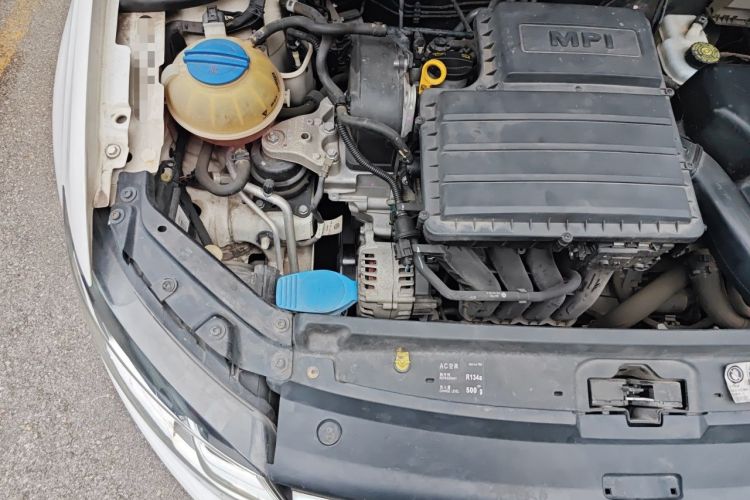Used Volkswagen Polo 2014 1.6L Automatic Luxury Edition Engine Bay Right