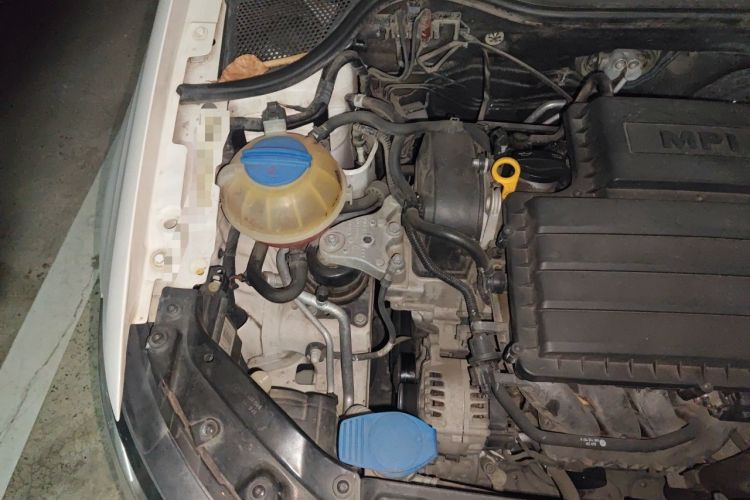 Used Volkswagen Polo 2014 1.6L Automatic Luxury Edition Engine Bay Right