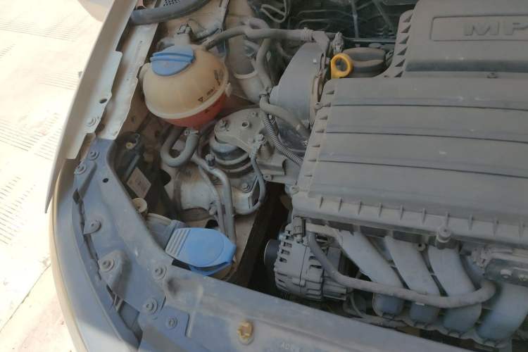 Used Volkswagen Polo 2014 1.6L Automatic Luxury Edition Engine Bay Right