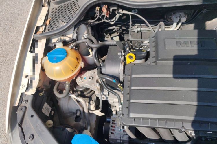 Used Volkswagen Polo 2014 1.6L Automatic Comfort Edition Engine Bay Right