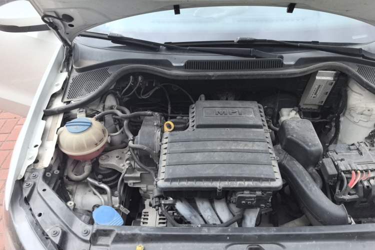 Used Volkswagen Polo 2014 1.4L Manual Fashion Edition Engine Bay Right