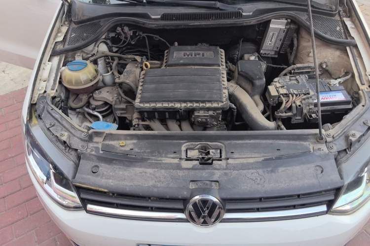 Used Volkswagen Polo 2014 1.6L Automatic Comfort Edition Engine Bay Right