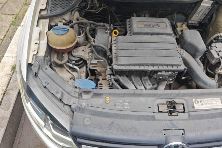 Used Volkswagen Polo 2014 1.6L Automatic Comfort Edition Engine Bay Right