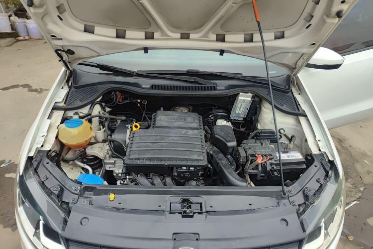Used Volkswagen Polo 2014 1.6L Automatic Comfort Edition Engine Bay