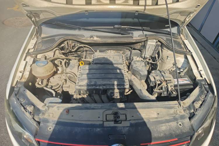 Used Volkswagen Polo 2014 1.4L Manual Fashion Edition Engine Bay