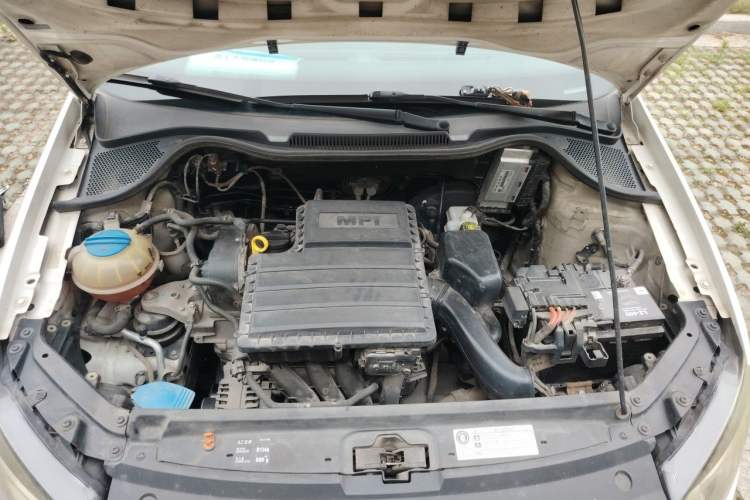 Used Volkswagen Polo 2014 1.4L Manual Fashion Edition Engine Bay