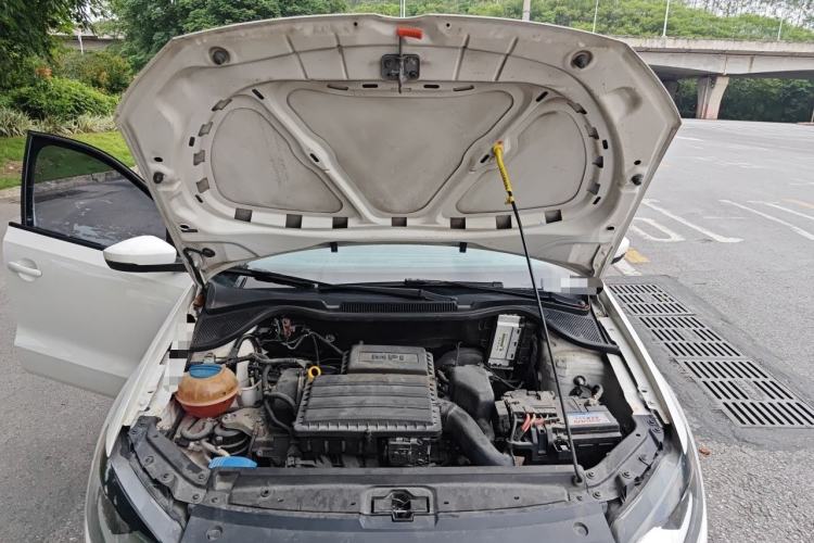 Used Volkswagen Polo 2014 1.4L Manual Fashion Edition Engine Bay