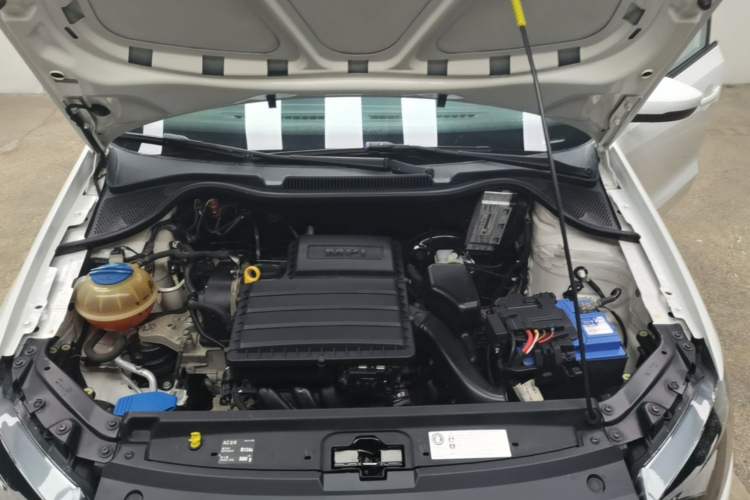 Used Volkswagen Polo 2014 1.4L Manual Fashion Edition Engine Bay