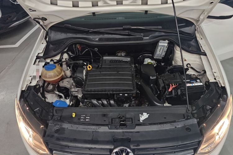 Used Volkswagen Polo 2014 1.6L Automatic Comfort Edition Engine Bay