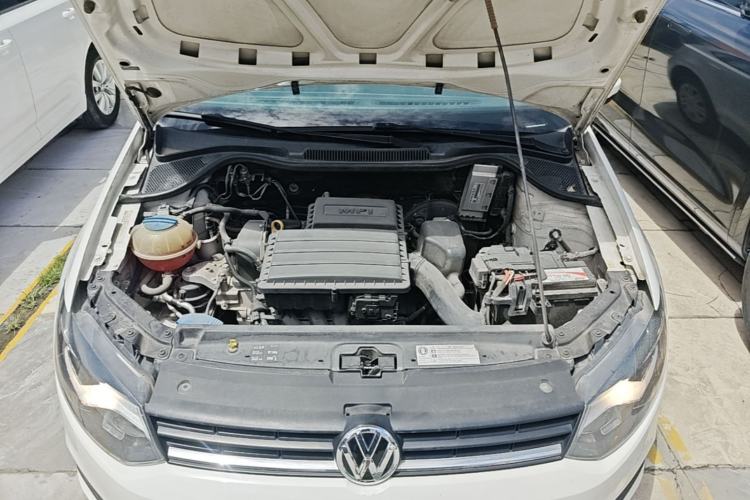 Used Volkswagen Polo 2014 1.4L Manual Fashion Edition Engine Bay