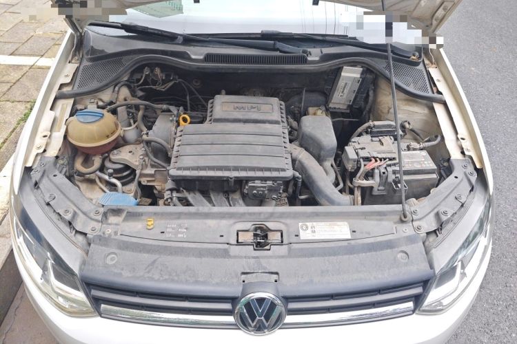 Used Volkswagen Polo 2014 1.6L Automatic Comfort Edition Engine Bay