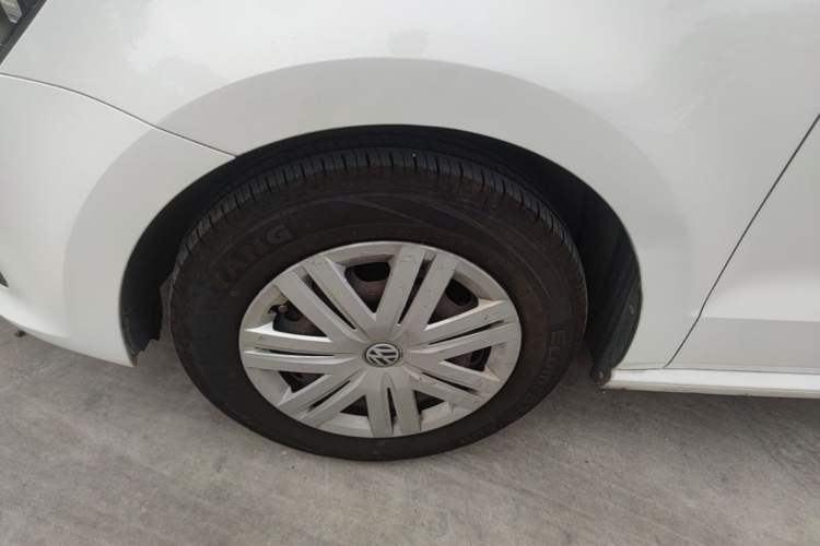 Used Volkswagen Polo 2014 1.4L Manual Fashion Edition Exterior 4
