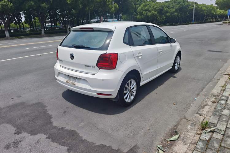 Used Volkswagen Polo 2014 1.6L Automatic Luxury Edition Exterior 4