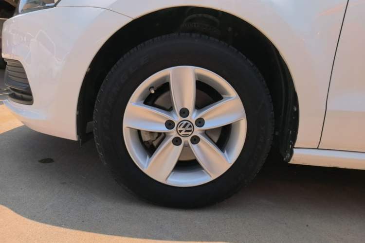 Used Volkswagen Polo 2014 1.4L Manual Fashion Edition Exterior 4