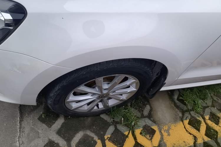 Used Volkswagen Polo 2014 1.6L Automatic Luxury Edition Exterior 4