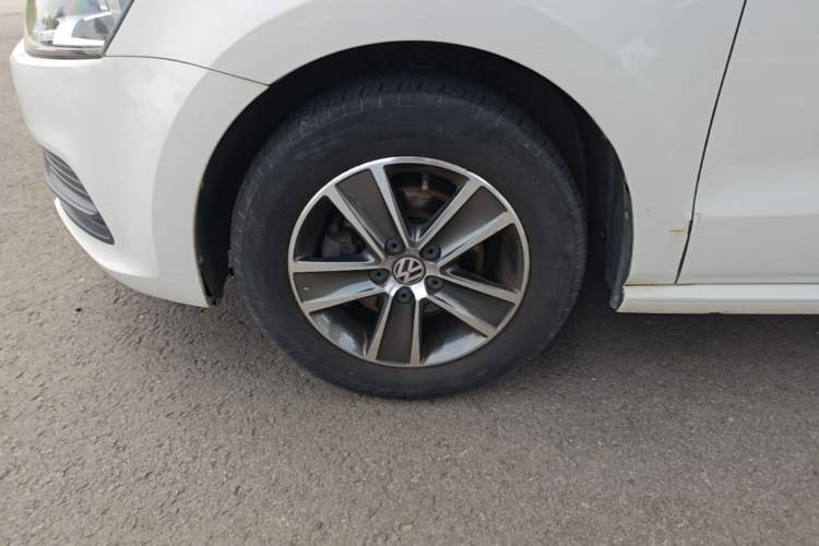 Used Volkswagen Polo 2014 1.4L Manual Fashion Edition Exterior 4