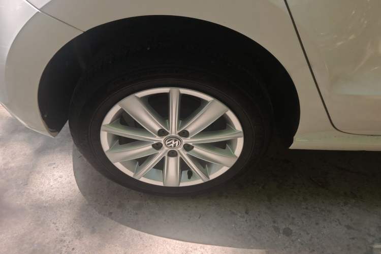 Used Volkswagen Polo 2014 1.4L Manual Comfort Edition Exterior 5