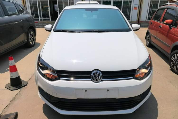 Used Volkswagen Polo 2014 1.4L Manual Fashion Edition Front